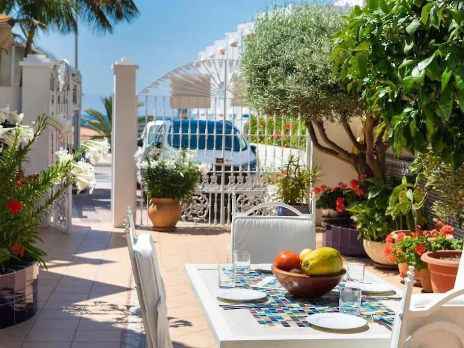 別荘 Villa Marazul ネルハ スペイン